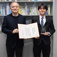 西堀結貴(B4)が、工学部の各学科目およびコースの成績優秀者を表彰する工学賞を受賞しました。