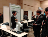高本龍世(M2)が第3回AIロボット駆動科学シンポジウムでデモ展示を行いました。